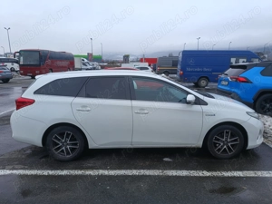 Toyota auris hybrid 2015 cu gpl