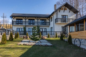 Inchiriere pensiune zona Bran,aproape de castel 3 camere,living,bucătărie, foișor, jacuzzi acoperit