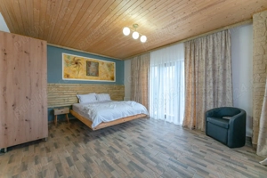 Inchiriere pensiune zona Bran,aproape de castel 3 camere,living,bucătărie, foișor, jacuzzi acoperit - imagine 3