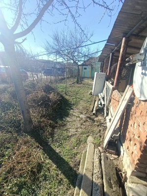 Proprietar,Girocului,Casa Caramida din 1980,Teren 400 mp,FS=10 m ,Apa,Gaz,Canal,Pret  160.000 E Neg  - imagine 3