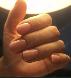 Efectuez manichiura și pedichiura