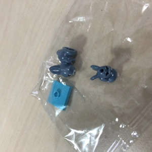 Minifigurina LEGO   Iepuroaica si Iepuras cu suport