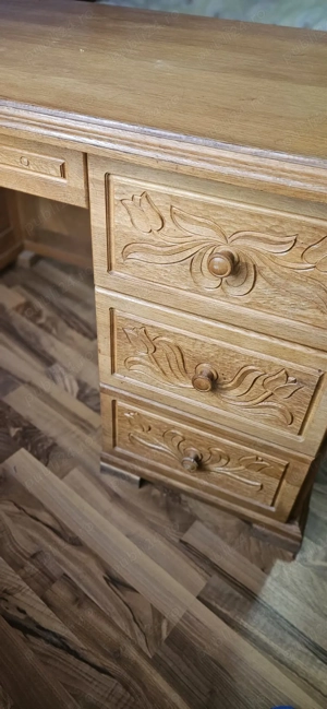 Mobila veche, lucrata manual