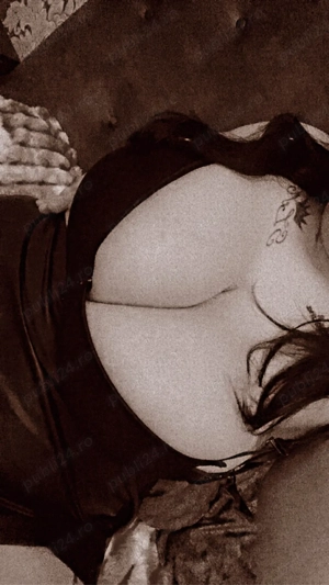 .Poze reale suta la suta din locatie...Bruneta fierbinte!!!!! - imagine 4