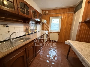 Apartament cu 3 camere, etajul 1, centrala proprie, zona Cotu Mic - imagine 3