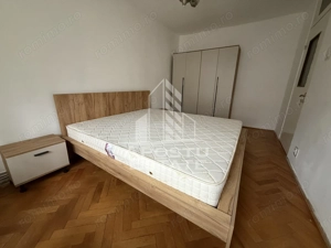 Apartament cu 3 camere, etajul 1, centrala proprie, zona Cotu Mic - imagine 6