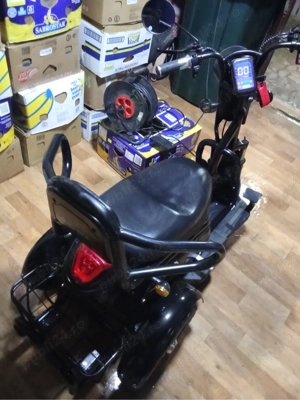 triciclu electric   stare foarte bună