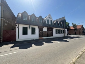 Cladire cu Arhitectura Traditionala - 691 mp - Ultracentral Oradea - imagine 3