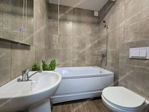 Casă renovată, zonă centrală, singur in curte. Doar 99000 euro! - imagine 14