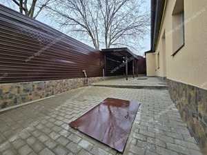 Casă renovată, zonă centrală, singur in curte. Doar 99000 euro! - imagine 3