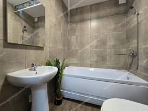 Casă renovată, zonă centrală, singur in curte. Doar 99000 euro! - imagine 13