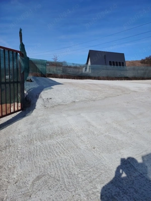 Inchiriez teren platforma betonata