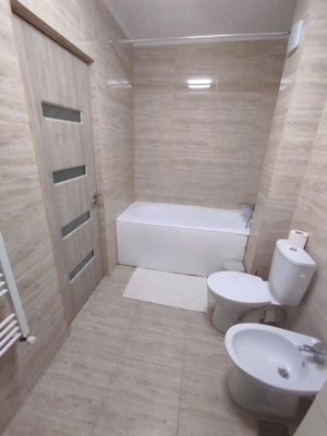 Inchiriez apartament 3 camere zona 1 Mai - imagine 5