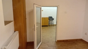 inchiriez spatiu zona centrala (p-ta mica) - imagine 5