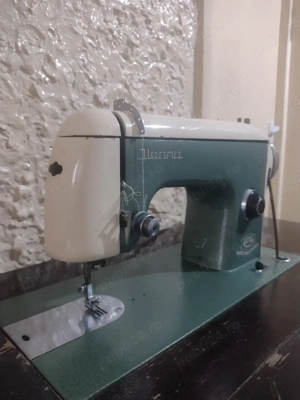 mașina de cusut  - imagine 2