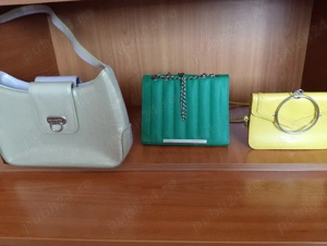 Poșete design si nuante diferite.