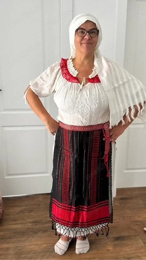 costum popular traditional 