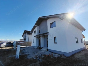 Duplex modern - bucatarie inchisa - zona linistita - teren 375 mp