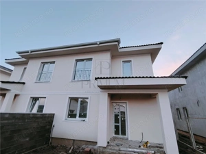 Duplex modern - bucatarie separata - zona in plina dezvoltare