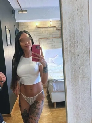 G1!!Bruneta!silicoane !pentru cateva zile !!d**p 