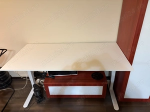 Vand birou reglabil. Pret negociabil!!!