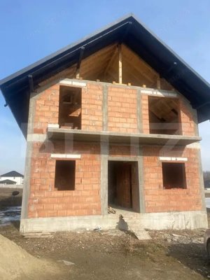 Casa cu etaj la rosu, 140 mp utili, 400 mp teren, zona Lisaura