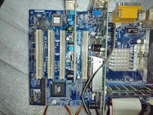 Placă de bază, cu placă video dedicată