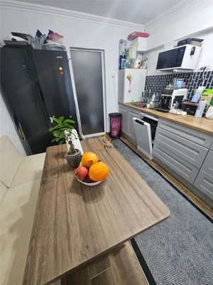 Decomandat 3 camere vedere pe doua parti  zona Lipovei etaj 4