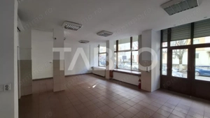 Spatiu comercial cu vitrina 8m si vad pietonal 120 mpu Valea Aurie