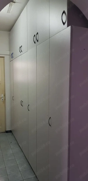 Vand ansamblu de dulapuri cu rafturI