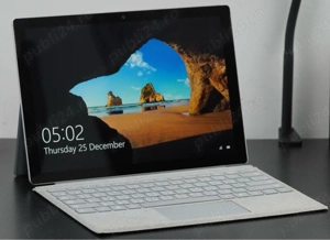 Microsoft Surface Pro 4 (intel i5   8GB Ram   256 SSD)