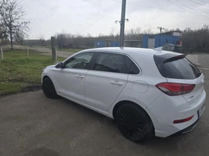 vând Hyundai i30 2023 1.5 benzina 110cp model Highway 