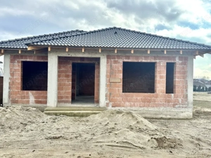 Casa Noua pe un nivel I la rosu I 4 camere I 380 mp Teren I UTILITATI I