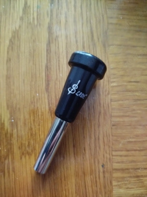 Vând diverese muștiucuri pentru trompetă