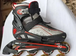 Role baieti, marime 40-45, au fost lipite -gheata de suportul  cu role