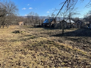 Teren de vânzare   ideal pentru construcție casă   investiție - imagine 2