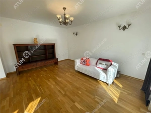 Casa cu 8 camere si 800 mp curte in zona Calea Poplacii Sibiu - imagine 2