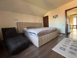 Jumătate de duplex, cu intrare separată și delimitare clară a spațiilor, fără utilizări comune. - imagine 4