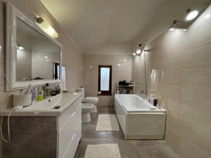 Jumătate de duplex, cu intrare separată și delimitare clară a spațiilor, fără utilizări comune. - imagine 8