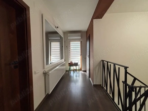 Jumătate de duplex, cu intrare separată și delimitare clară a spațiilor, fără utilizări comune. - imagine 2