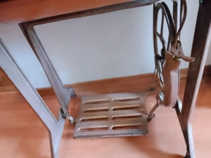 Mașina de cusut cu pedala - imagine 2