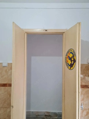 Vand apartament CENTRAL, 3 camere, Boul Rosu, la parter  - imagine 5