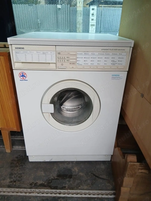 Mașină de spălat haine marca Siemens