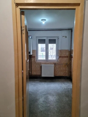 Vand apartament CENTRAL, 3 camere, Boul Rosu, la parter  - imagine 3