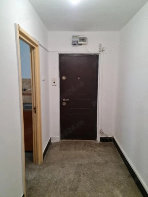 Vand apartament CENTRAL, 3 camere, Boul Rosu, la parter  - imagine 2