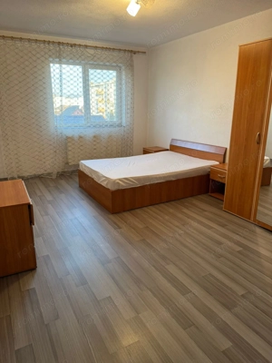 Dau în chirie apartament cu două camere decomandate 