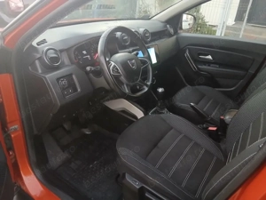 vand Duster usor avariat dreapta 