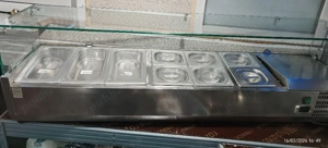 Vitrina verticala rece pentru salate si sosuri