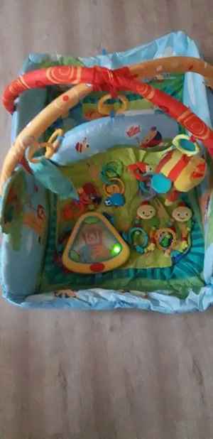 Centru de joaca cu jucarii incluse