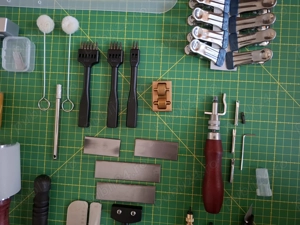 Set unelete pielarie + Cal de cusut foarte mare si versatil - imagine 3